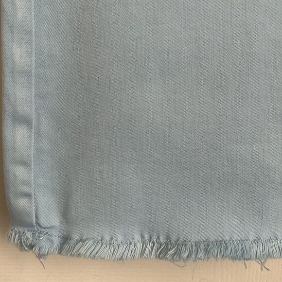 Lola High Rise Light Blue Denim Fringed Hem Skirt Size 0/26 (fits larger) NWT - Picture 4 of 13